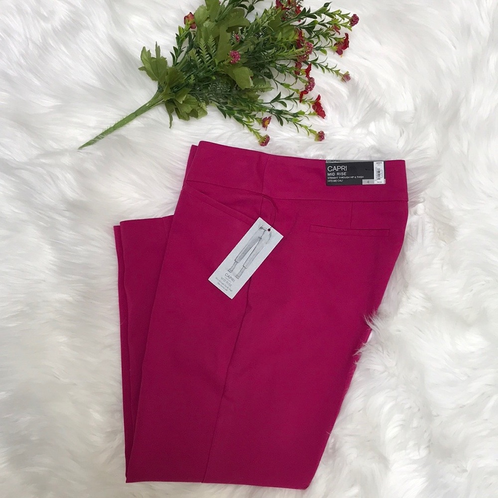 New Apt. 9 Stretchy Capri Pant Mid-Rise  Size 4